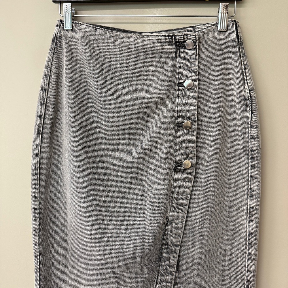 Zara Women Asymmetrical Button Front Denim Midi Skirt Size M Grey Acid Wash Slit - Picture 3 of 10